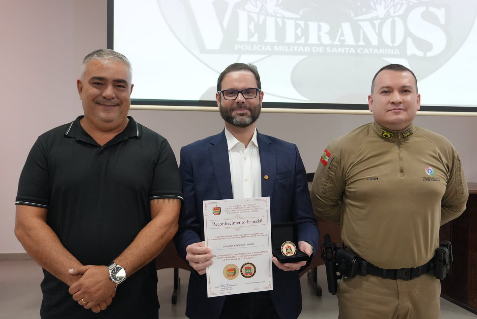 Senador Jorge Seif entrega medalhas e lembra investimento recorde do mandato de R$ 18 milhões para a Segurança de SC