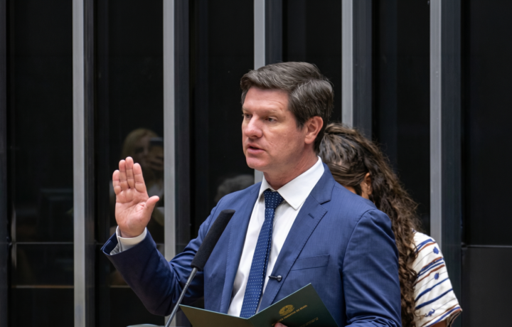 Santin Roveda toma posse como deputado federal e leva para Brasília a bandeira da redução de impostos