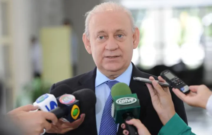 Deputado Ademar Traiano assina convênio para viabilizar Plano Diretor de Drenagem Urbana em Pato Branco