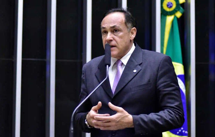 Stephanes critica restrições a aliados de Deltan e questiona limites impostos pela Justiça