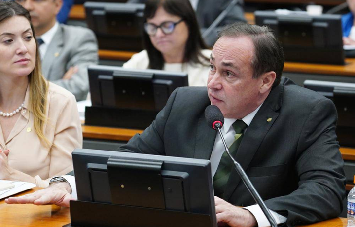 Stephanes questiona avanço de regras do governo Lula sobre anúncios nas redes