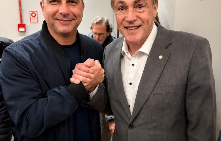Stephanes chega ao último dia de campanha como candidato de Flávio Bolsonaro no Paraná