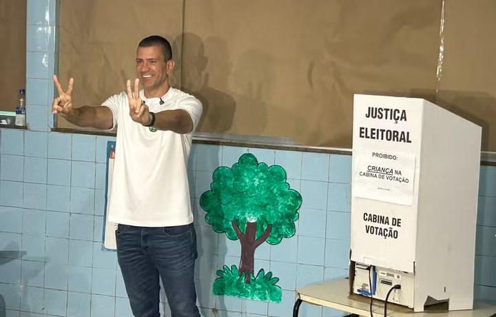 Douglas Ruas é eleito governador do Rio no primeiro turno